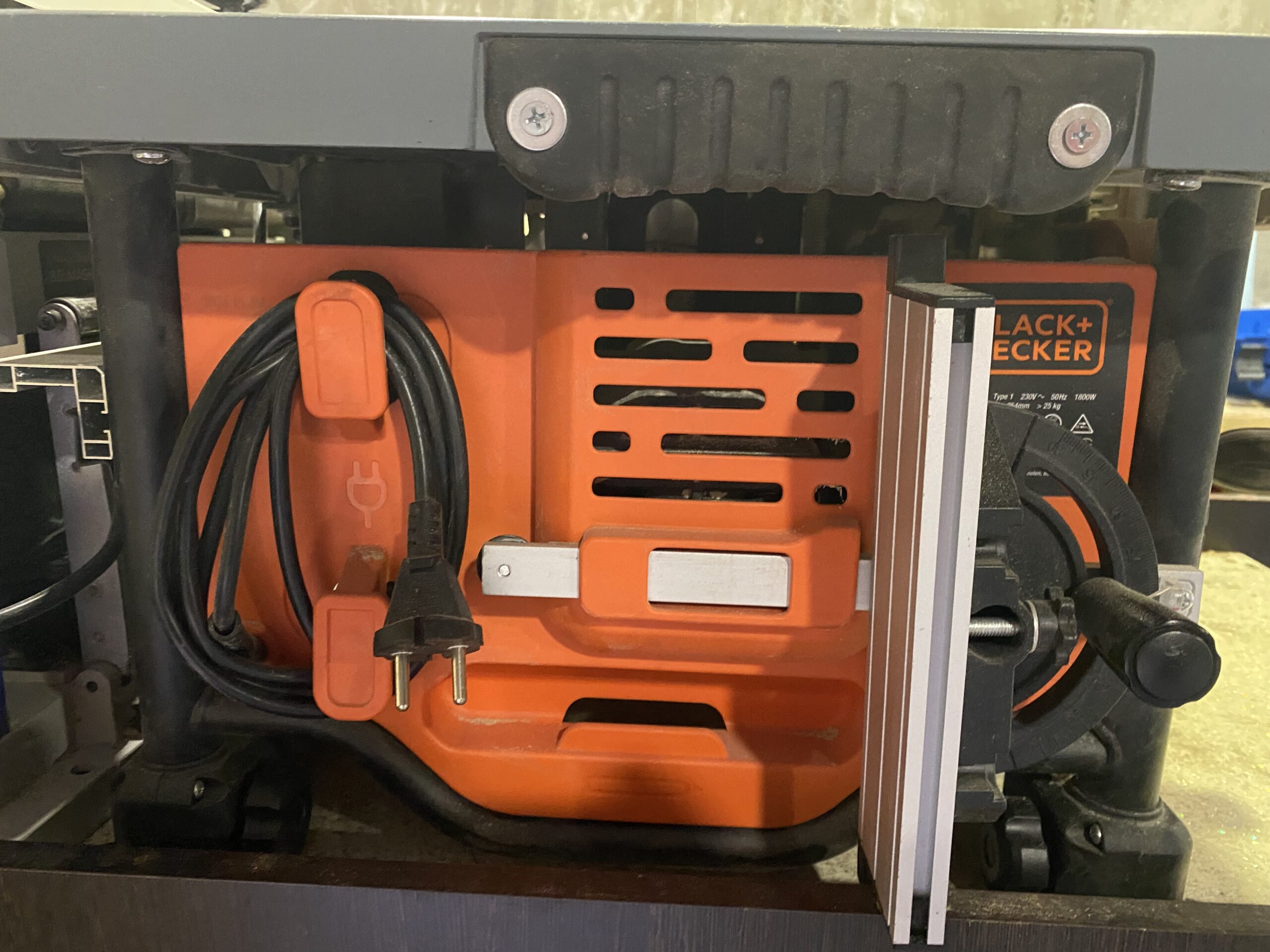 Настольная пила Black&Decker BES720 — изображение 5