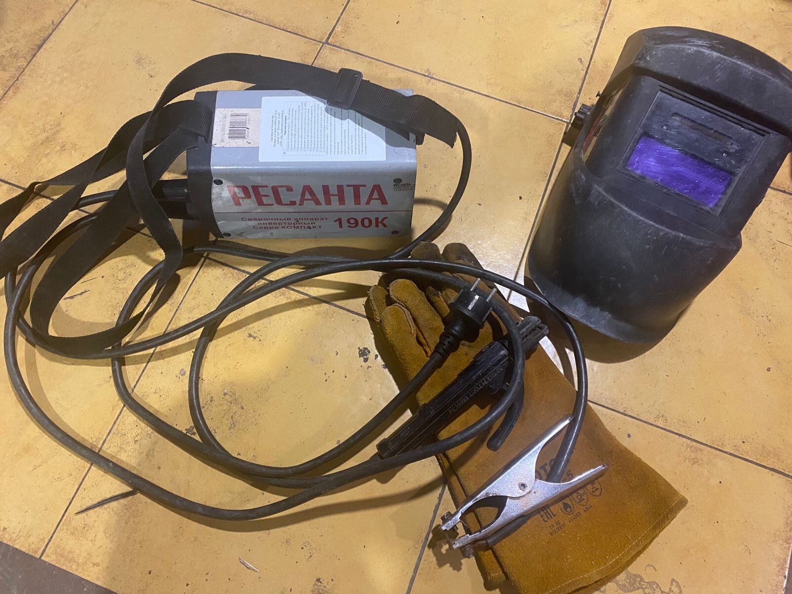 Инверторный сварочный аппарат Ресанта САИ190К